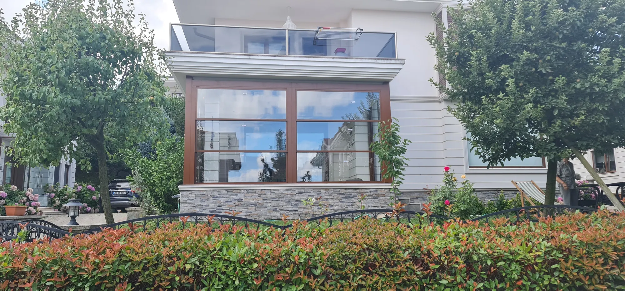 Bahçe katında cam oda, ahşap renk profil