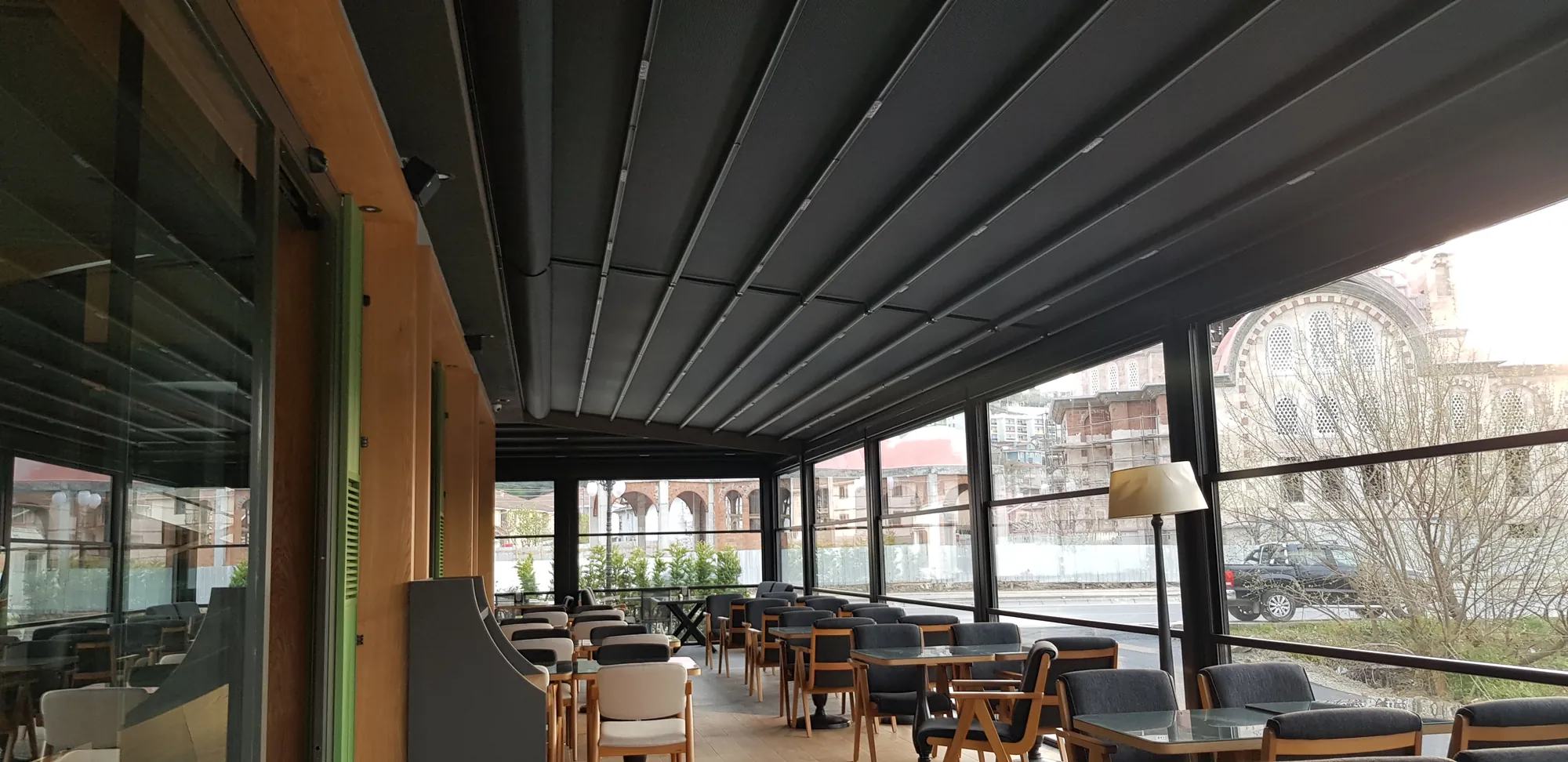 Kafe terası, içeriden