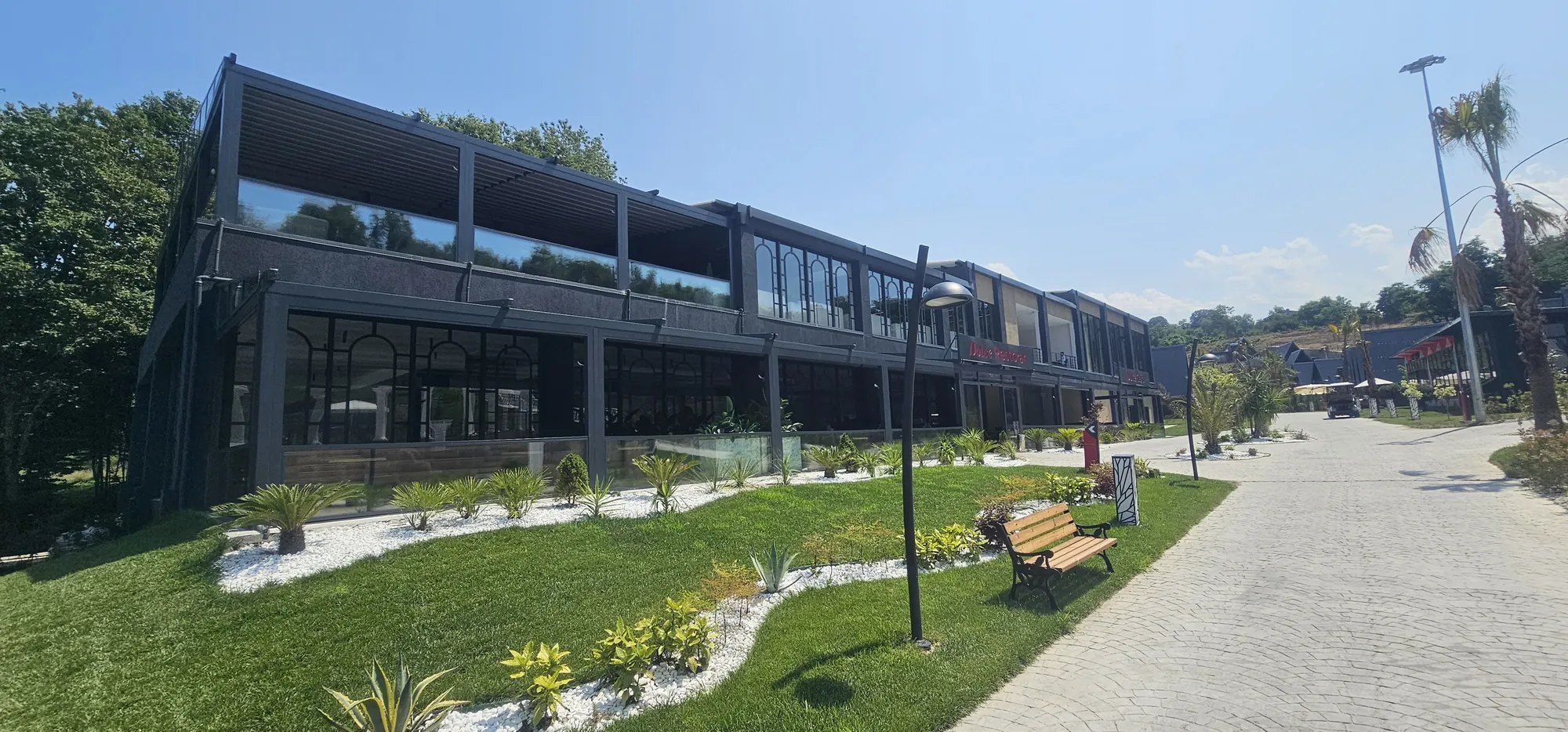 Uzun cephe, peyzajlı yürüyüş yolu