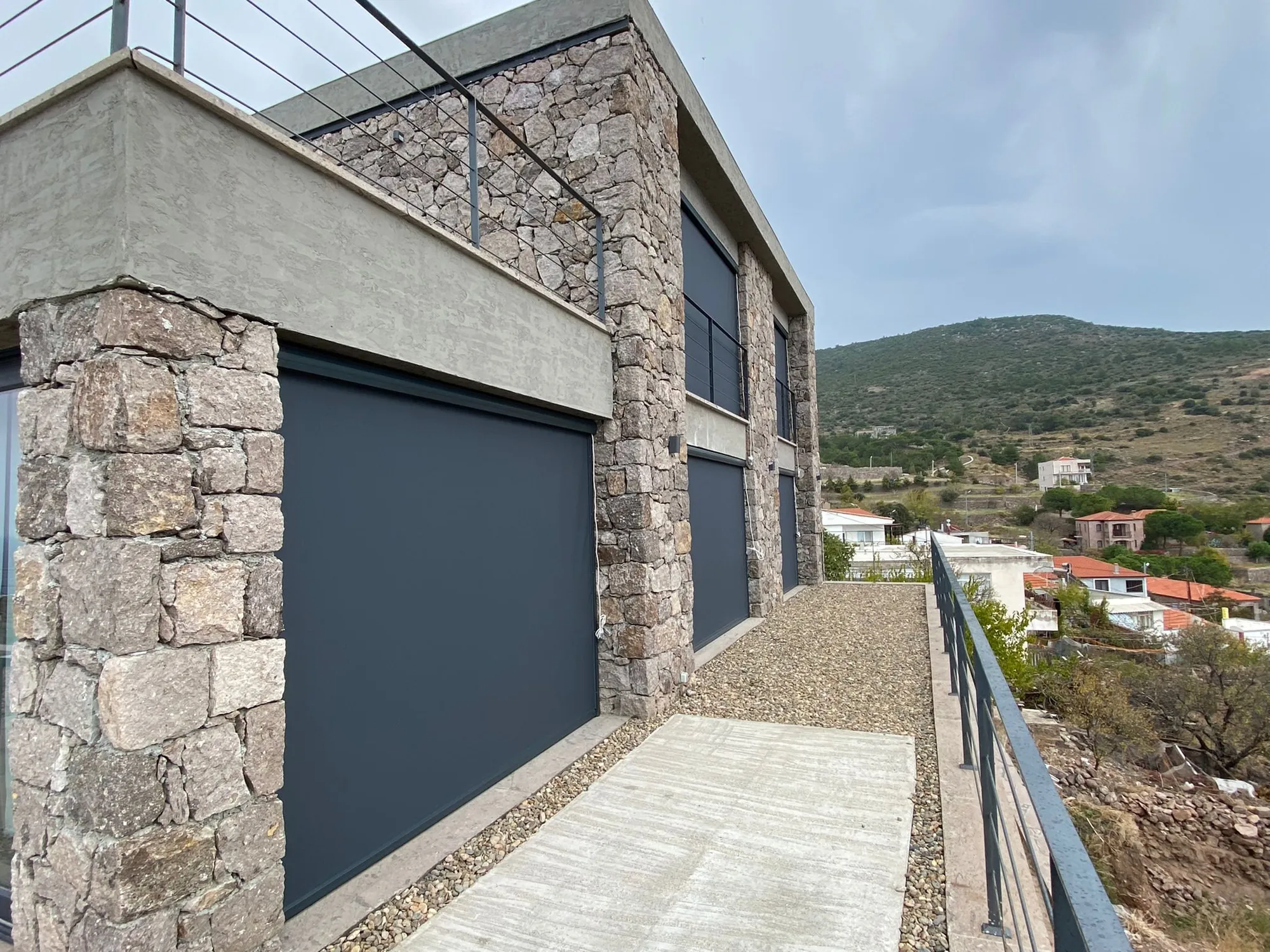 Taş cepheli villa