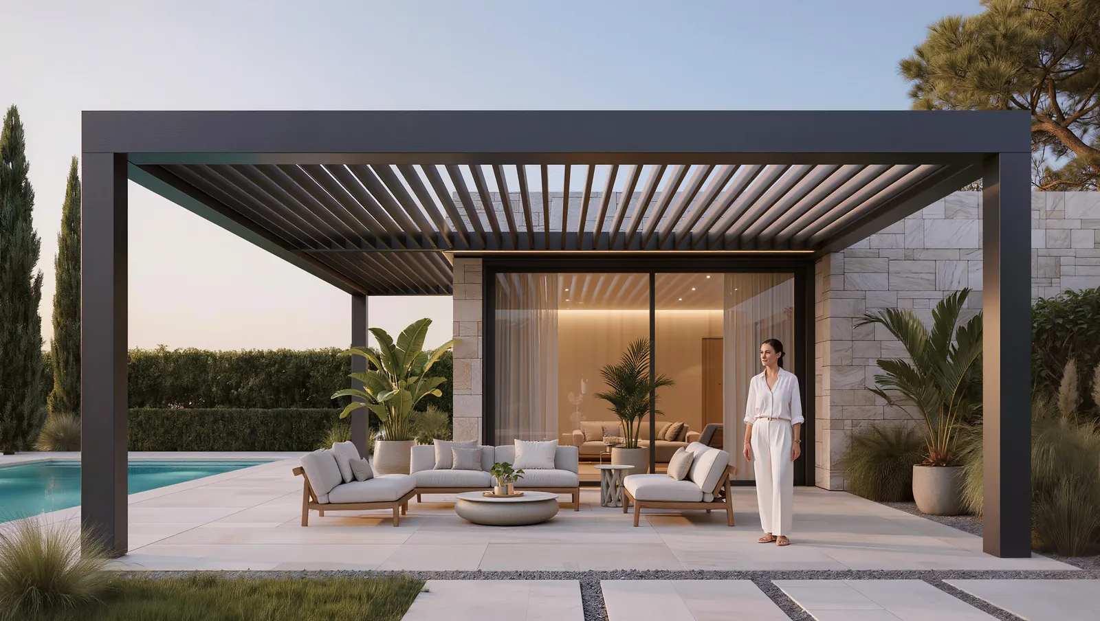 Havuz başında bağımsız antrasit bioklimatik pergola ve dış mekân oturma grubu